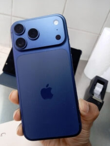 آيفون 17 برو ماكس بسعة 1 تيرابايت photo review